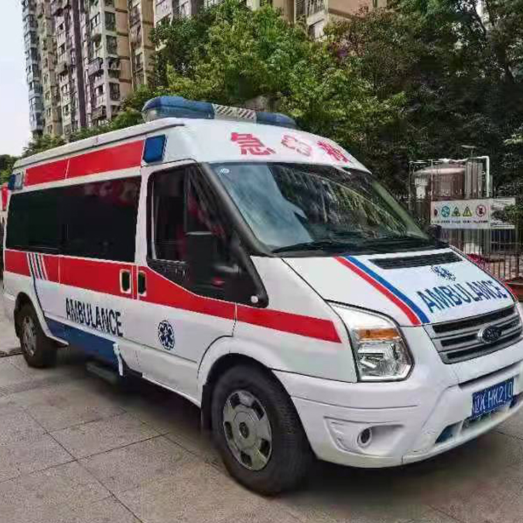 南丹长途救护车护送病人返乡